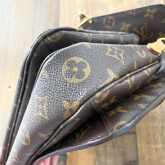 Louis Vuitton Pochette Métis handbag - Picture 8 of 10